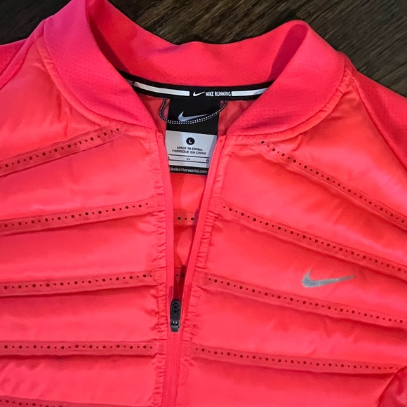 NIKE RUNNING SZ LG lightweight VEST with zippered back pocket - Picture 2 of 5